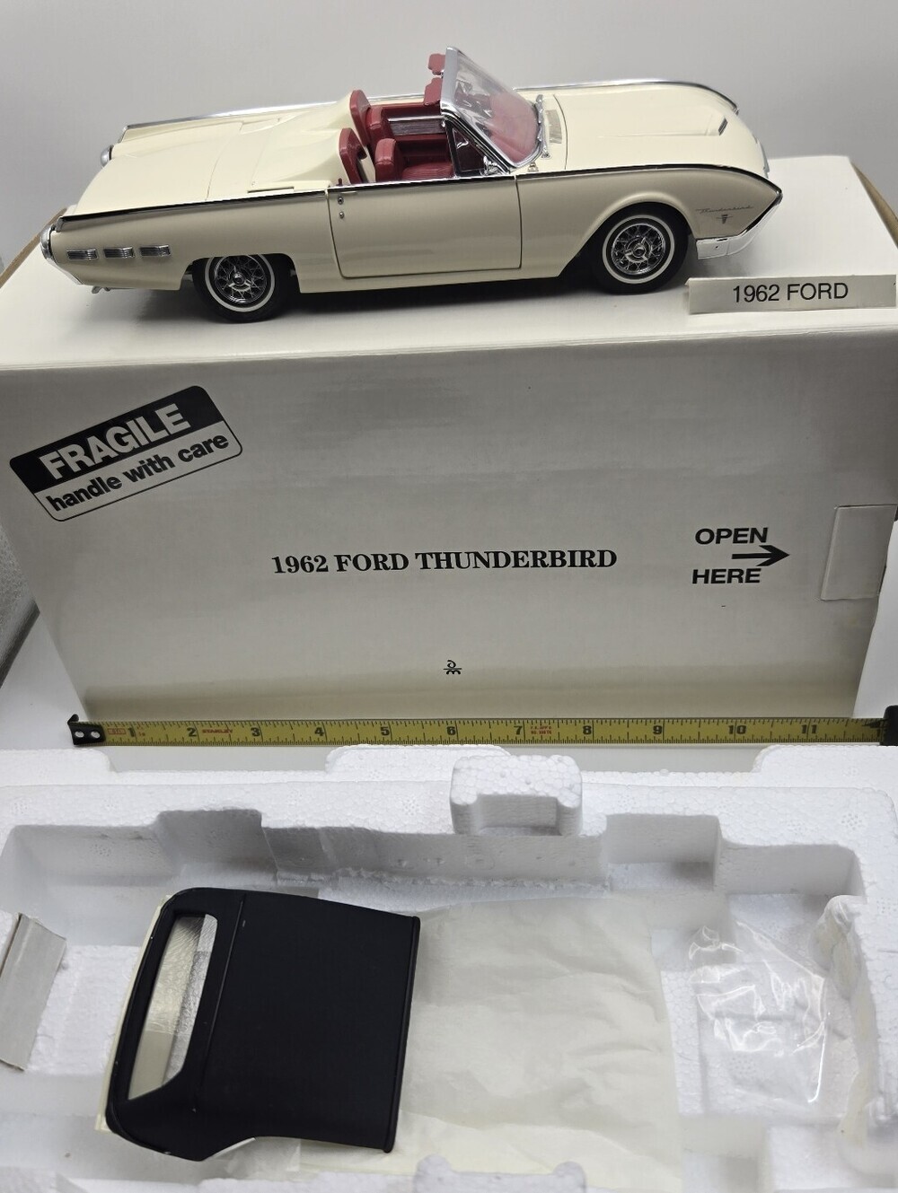 1:24 scale Danbury Mint 1962 Ford Thunderbird Convertible/Sports Roadste